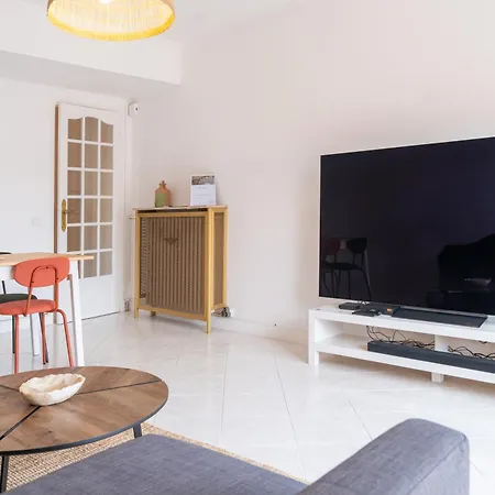 2 Pieces - 4 Personnes - Entierement Equipe Et Idealement Situe Proche Toutes Commodites Menton