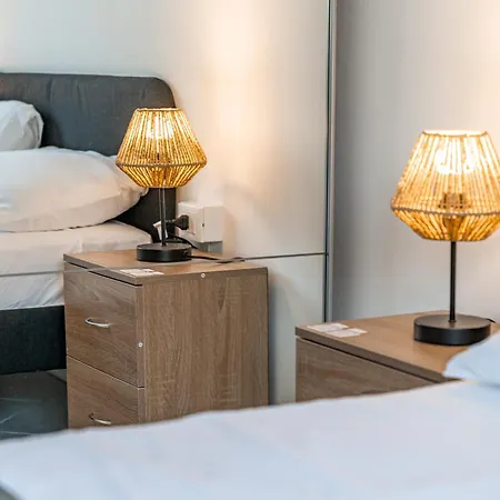 2 Pieces - 4 Personnes - Entierement Equipe Et Idealement Situe Proche Toutes Commodites アパート マントン