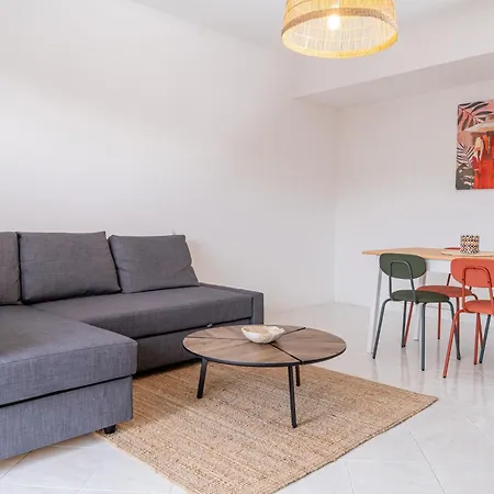 2 Pieces - 4 Personnes - Entierement Equipe Et Idealement Situe Proche Toutes Commodites Apartament Mentona
