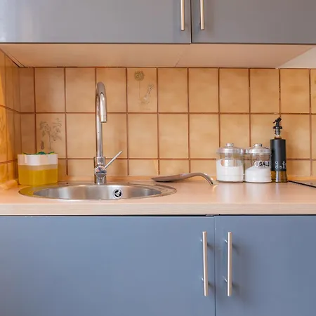 2 Pieces - 4 Personnes - Entierement Equipe Et Idealement Situe Proche Toutes Commodites * Ментона