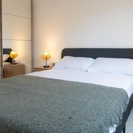 2 Pieces - 4 Personnes - Entierement Equipe Et Idealement Situe Proche Toutes Commodites Apartament *
