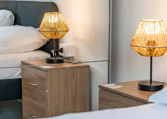 2 Pieces - 4 Personnes - Entierement Equipe Et Idealement Situe Proche Toutes Commodites شقة مينتون