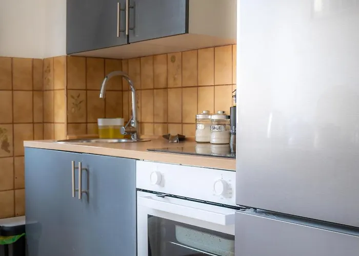 2 Pieces - 4 Personnes - Entierement Equipe Et Idealement Situe Proche Toutes Commodites شقة مينتون