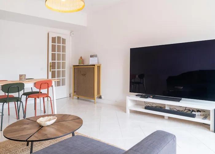 2 Pieces - 4 Personnes - Entierement Equipe Et Idealement Situe Proche Toutes Commodites Menton