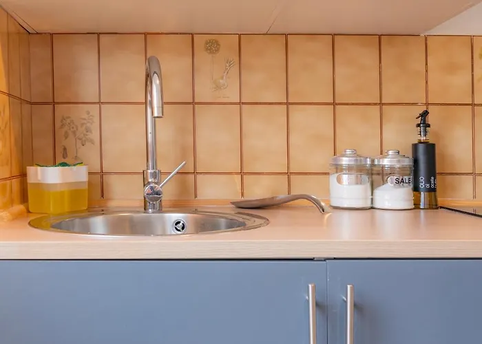 2 Pieces - 4 Personnes - Entierement Equipe Et Idealement Situe Proche Toutes Commodites * Menton