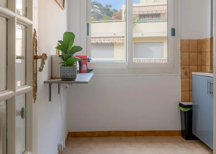 2 Pieces - 4 Personnes - Entierement Equipe Et Idealement Situe Proche Toutes Commodites مينتون