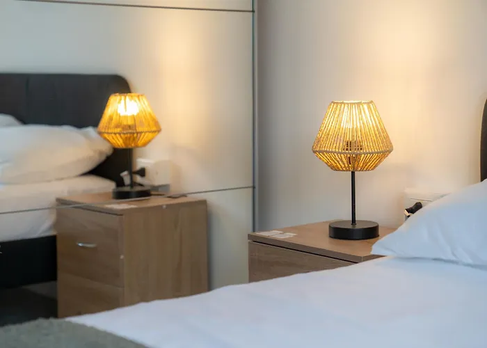 2 Pieces - 4 Personnes - Entierement Equipe Et Idealement Situe Proche Toutes Commodites